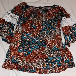 WinWin Colorful Patterned Blouse with Lace Accents